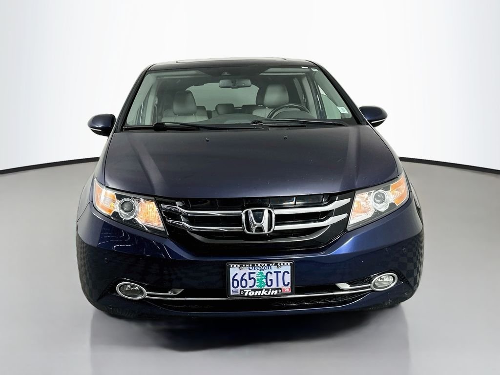 Used 2014 Obsidian Blue Pearl Honda Touring image 3