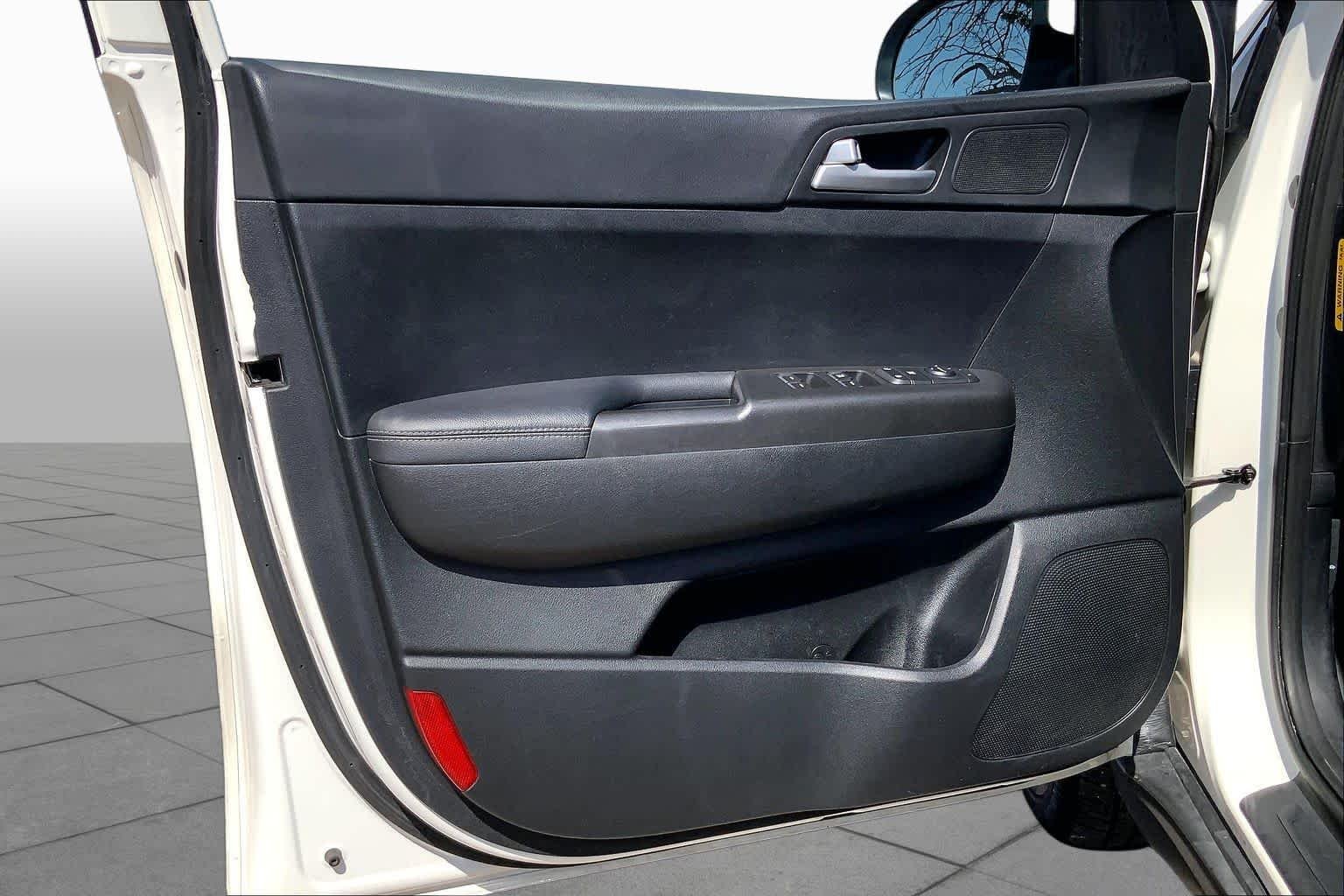 Used 2021 Snow White Pearl Kia LX image 22