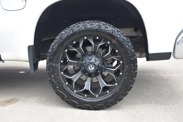 Used 2022 White Chevrolet LTZ image 9