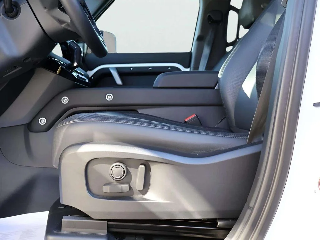 2024 Land Rover Defender X-Dynamic SE - Photo 15