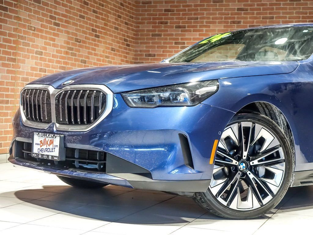 2024 BMW 530I - Image 3