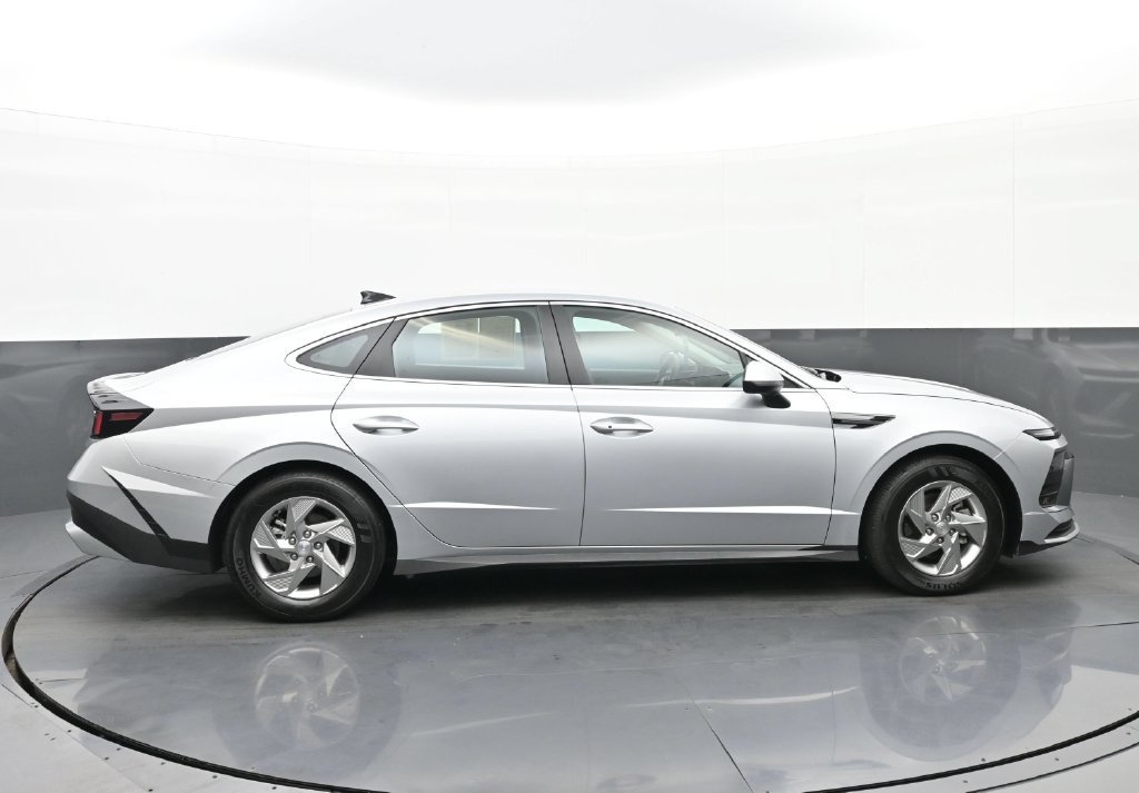 Certified Used 2026 Silver Hyundai SE image 3