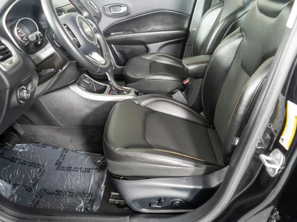 Used 2018 Black Jeep Latitude image 10