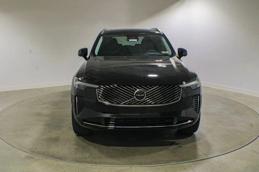 New 2026 Onyx Black Metallic Volvo B6 Plus 7-Seater image 8