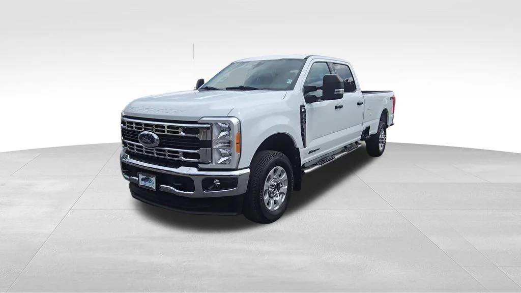 Used 2023 White Ford XLT image 3