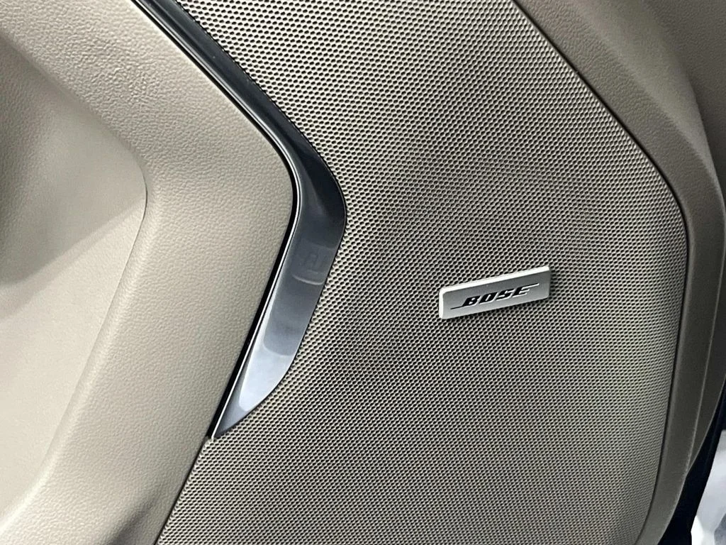 Used 2025 Summit White Chevrolet LT image 16