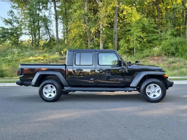 Used 2020 Black Jeep Sport image 14