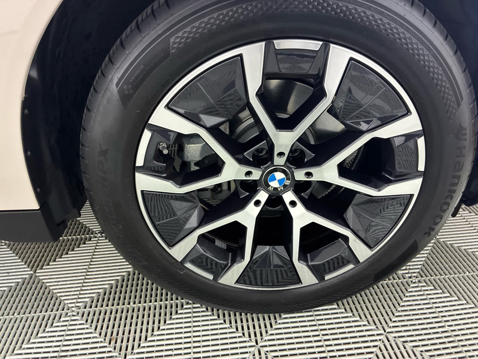Used 2025 Dune Grey Metallic BMW 30 xDrive image 9