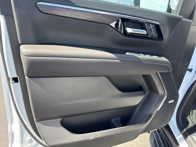 New 2026 Polar White Tricoat Chevrolet Premier image 11