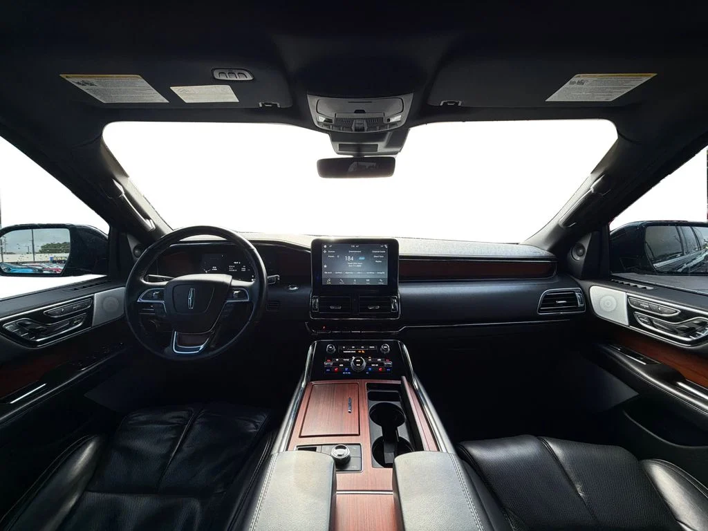 Used 2019 Black Metallic Lincoln Reserve image 9