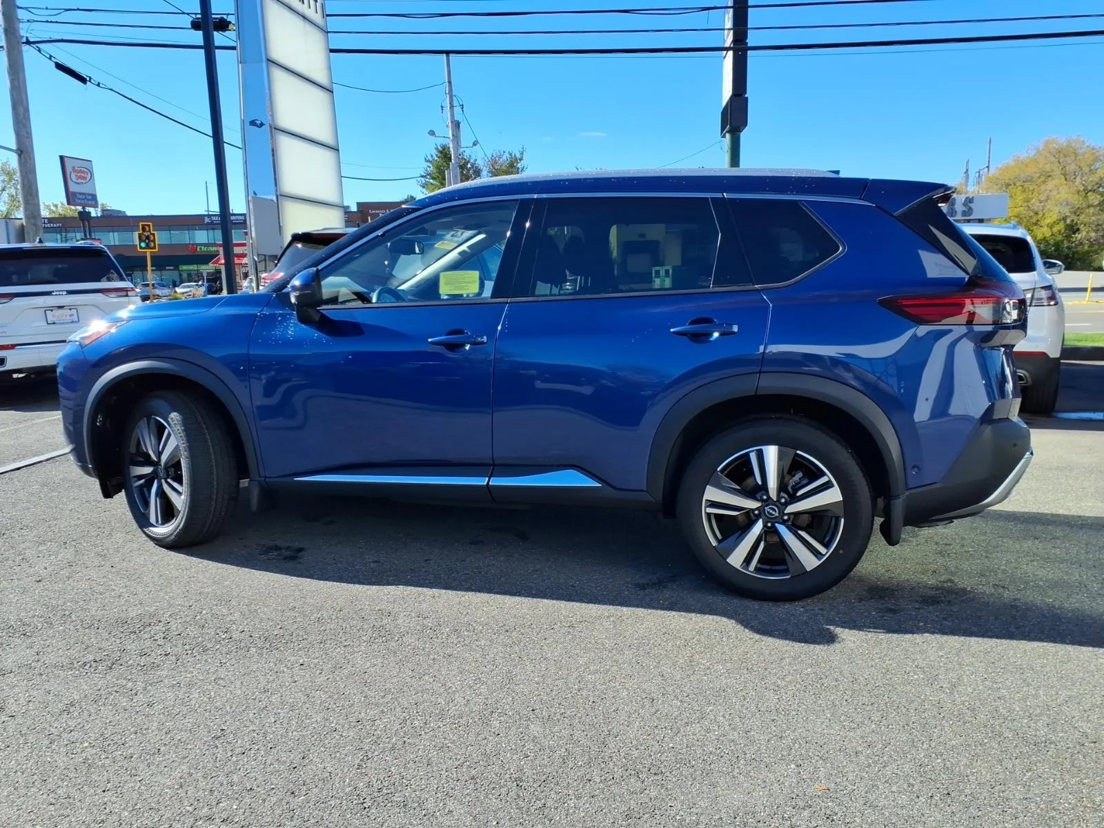 Used 2023 Caspian Blue Metallic Nissan Platinum image 8