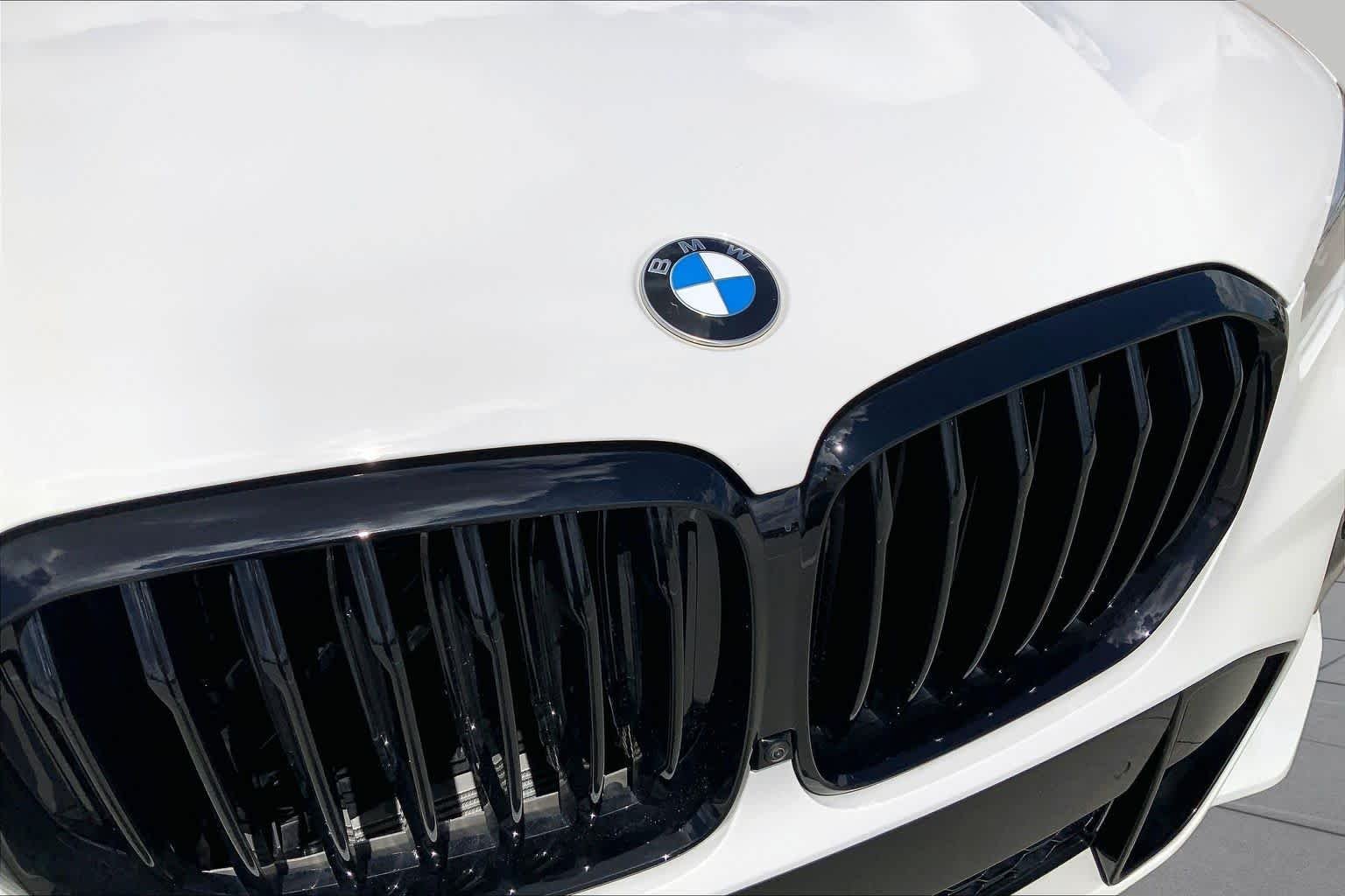 Used 2023 Alpine White BMW sDrive40i image 29