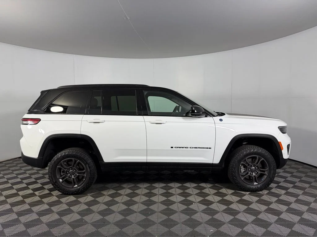 Used 2025 White Jeep Trailhawk 4xe image 6