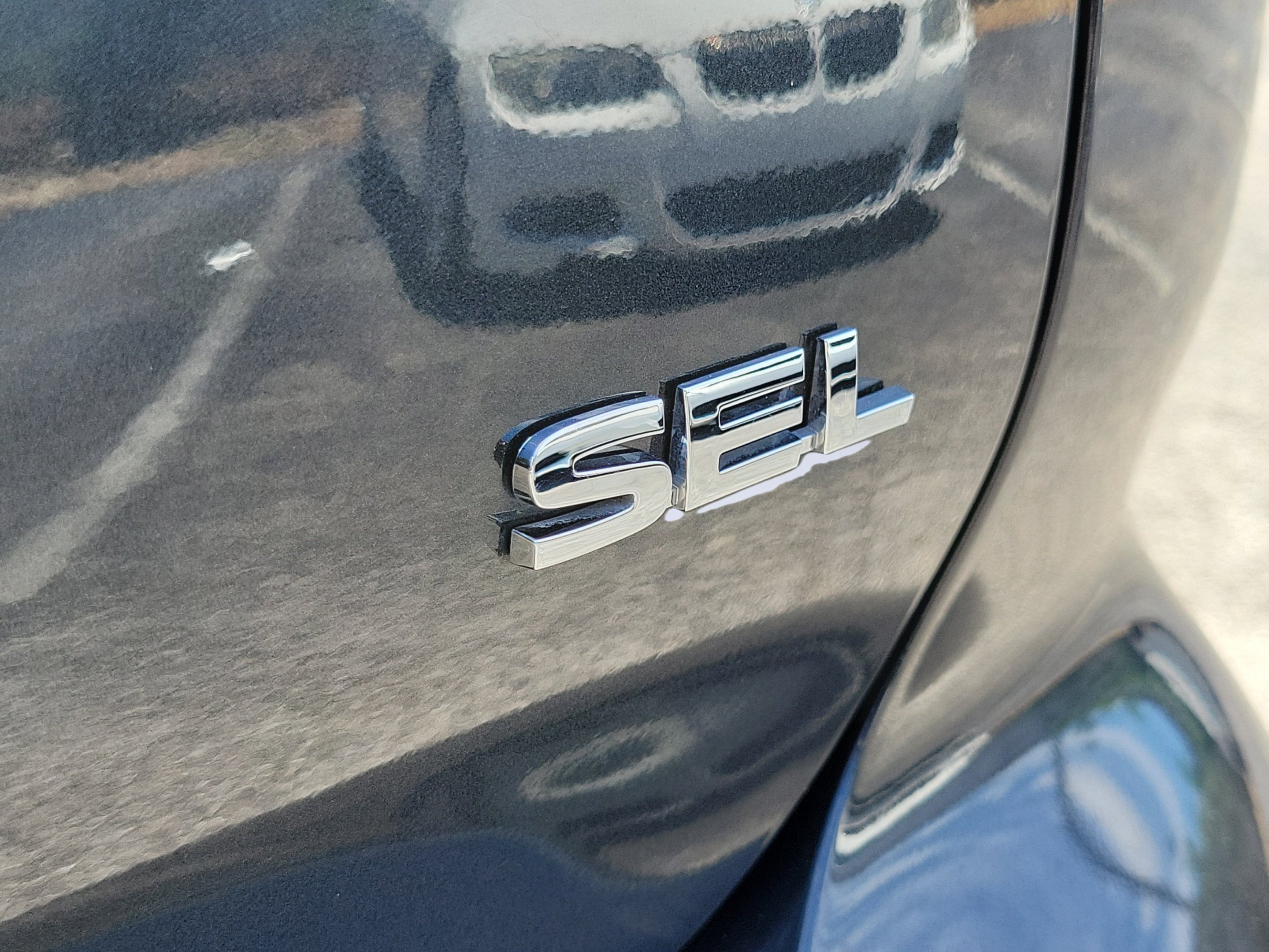 Used 2025 Graphite Gray Mitsubishi SEL image 6