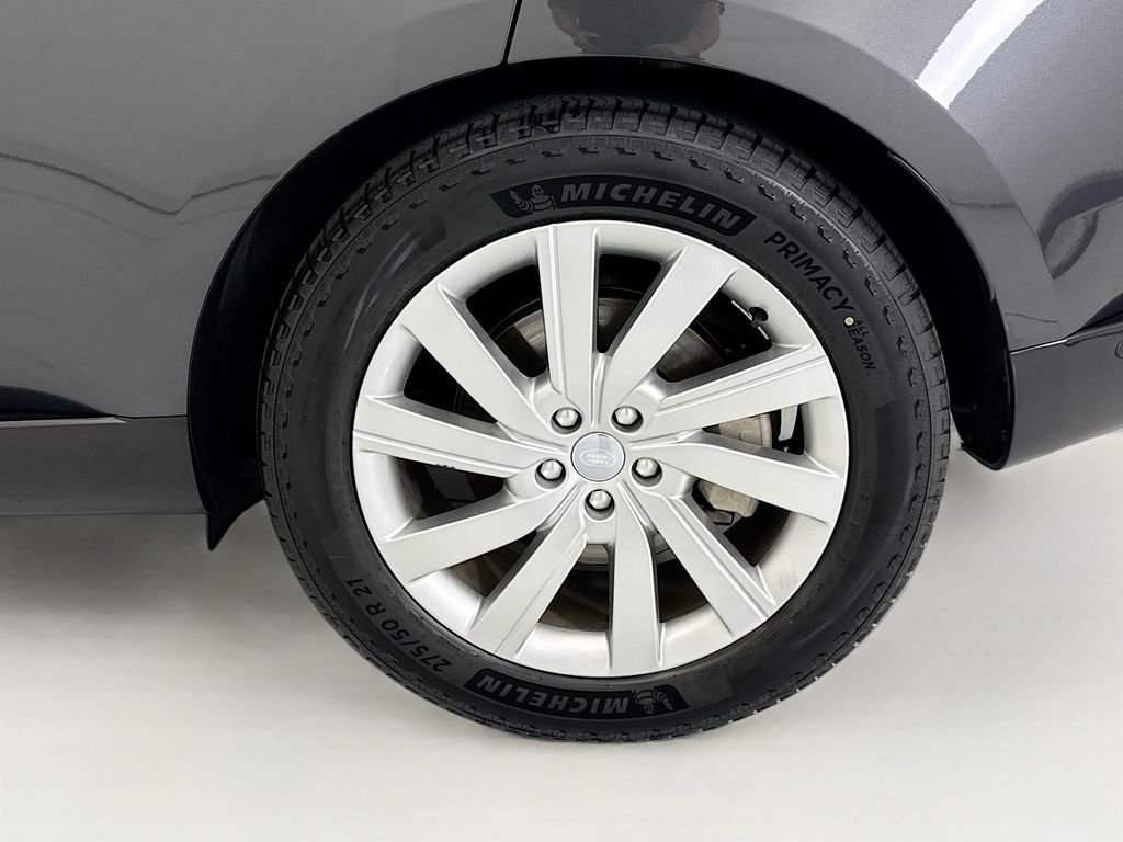 Used 2023 Carpathian Gray Premium Metallic Land Rover SE image 30