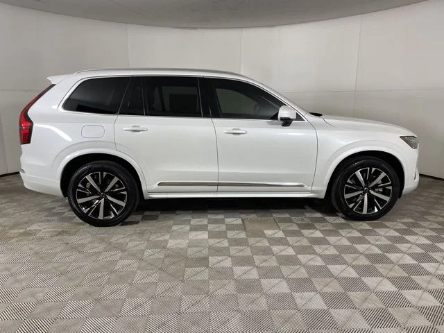 2025 Volvo XC90 Core - Photo 9