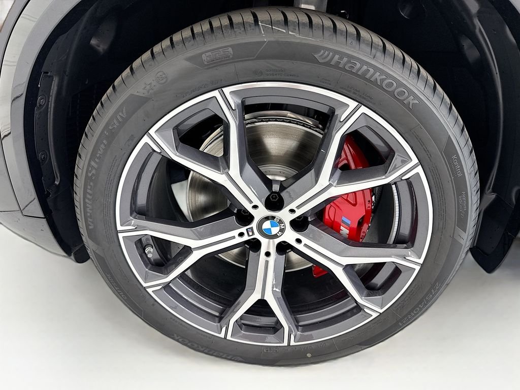 Used 2026 Black Sapphire Metallic BMW xDrive40i image 29