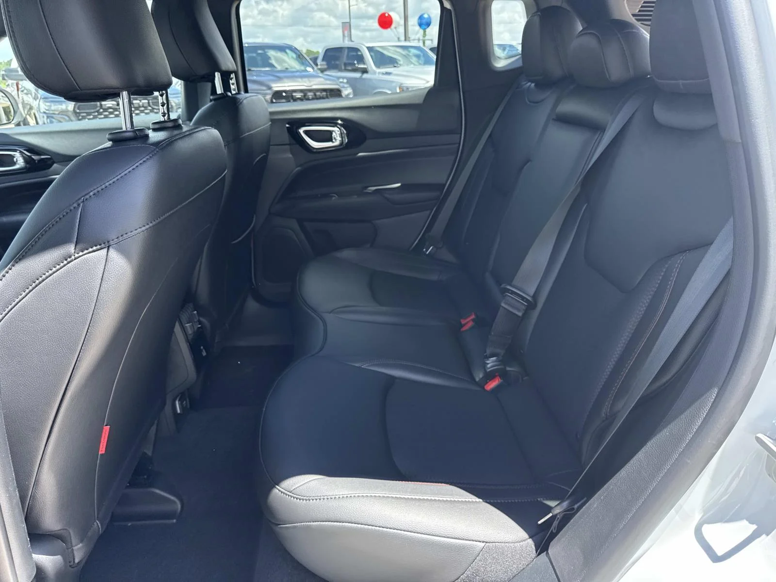 New 2026 Bright White Clear-Coat Exterior Paint Jeep Trailhawk image 7