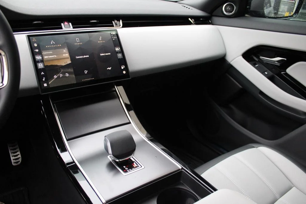 Certified Used 2026  Land Rover Dynamic image 19
