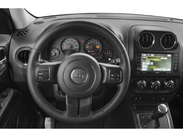 Used 2015 Bright White Clearcoat Jeep Latitude image 10