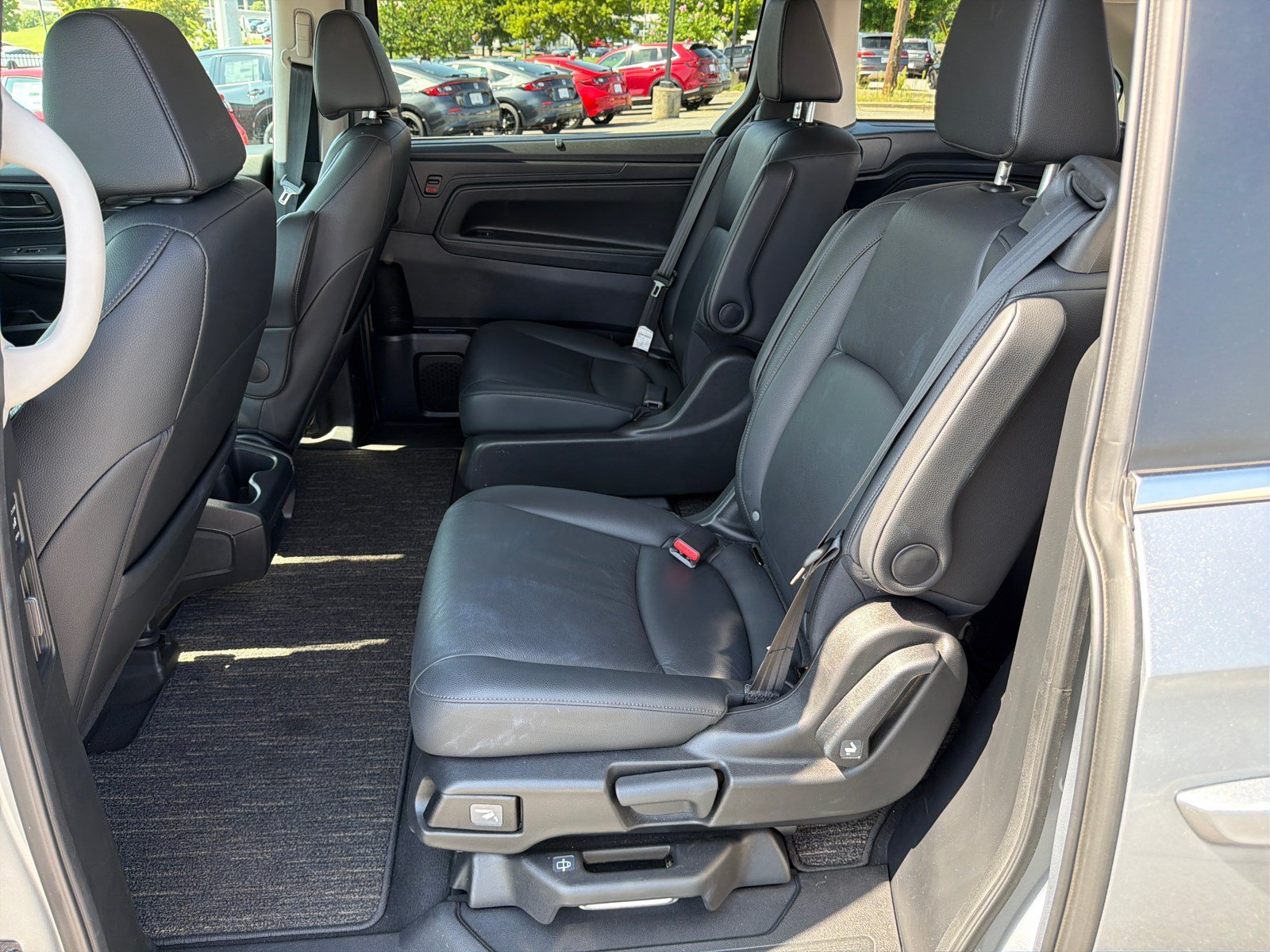 Certified Used 2025 Solar Silver Metallic Honda EX-L image 19