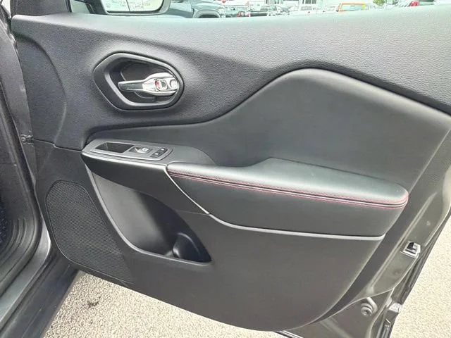 Used 2021 Granite Crystal Metallic Clearcoat Jeep Trailhawk image 8