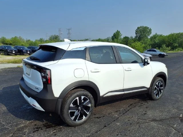 Used 2025 White Nissan SV image 3