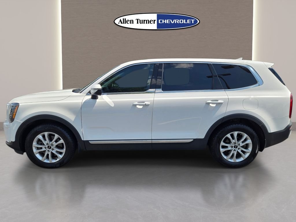 Used 2022 White Kia LX image 10