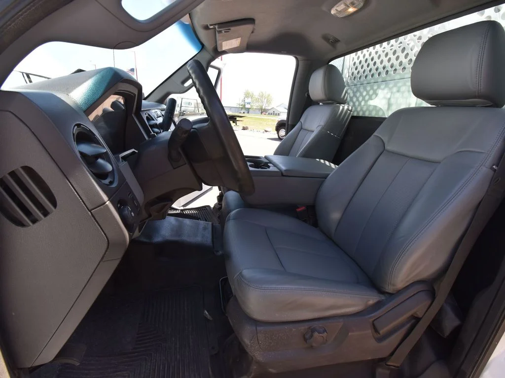 2014 Ford F-550 - Photo 30
