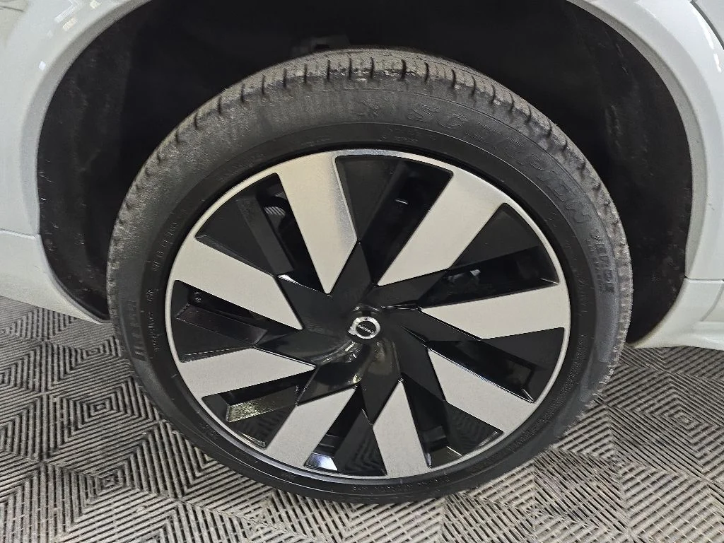Used 2023 White Volvo Ultimate image 14