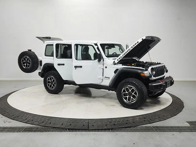 Used 2025 White/off-white Jeep Rubicon image 9