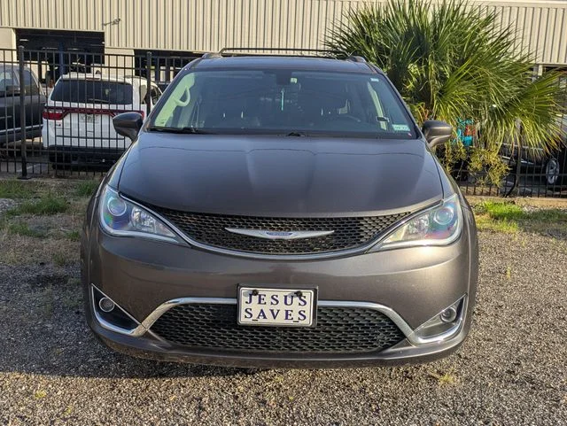 Used 2020 Gray Chrysler Touring L image 4