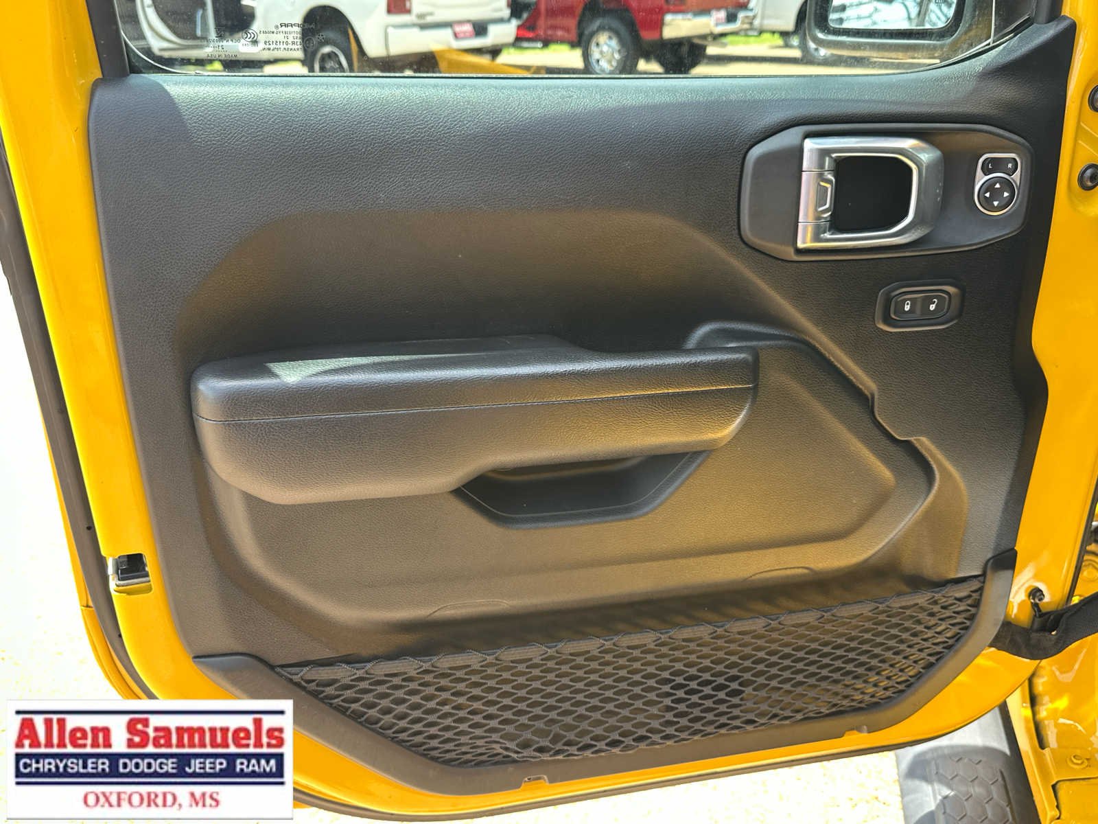 Used 2021 Hellayella Clearcoat Jeep Sport S image 33