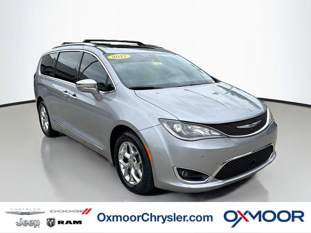 2017 Chrysler Pacifica Limited's photo