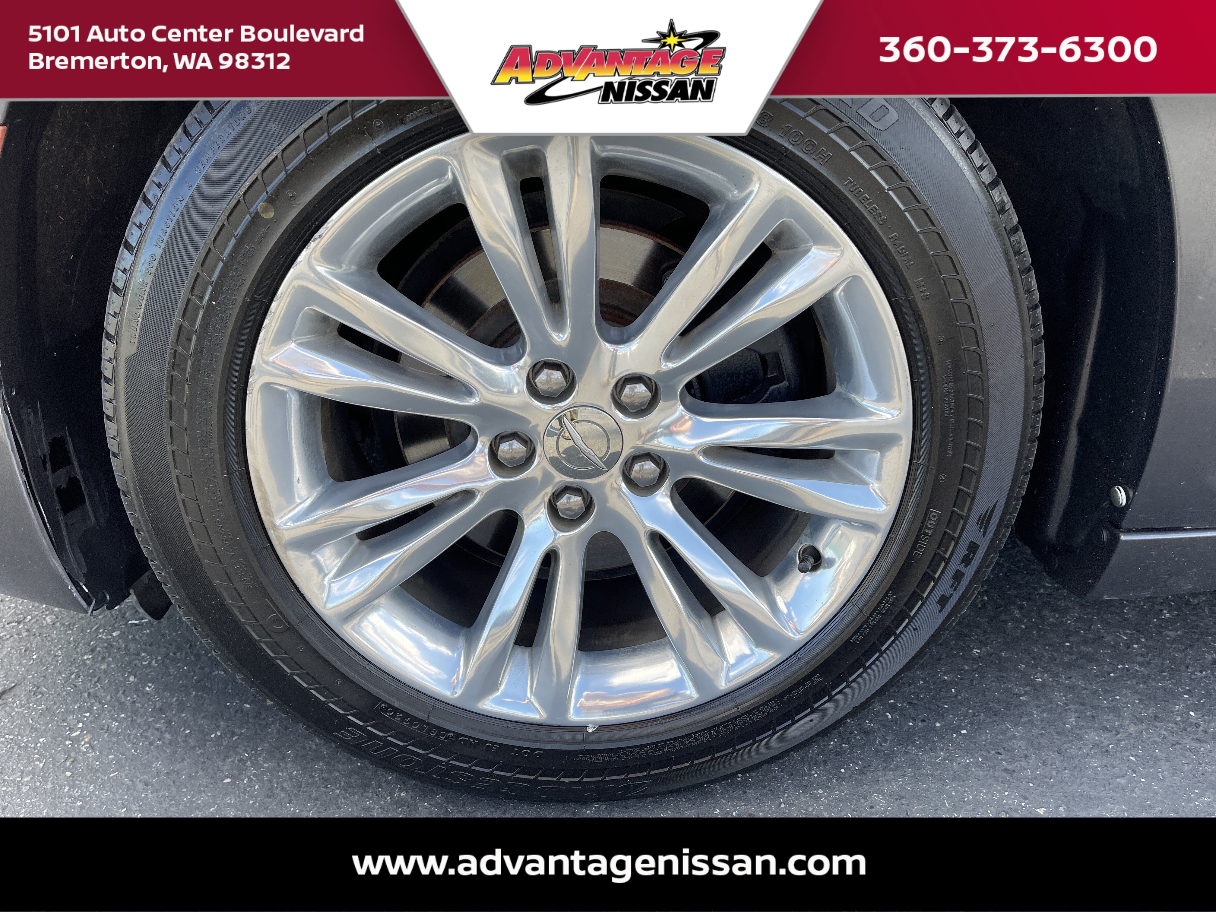Used 2018 Granite Crystal Metallic Clearcoat Chrysler Touring image 8
