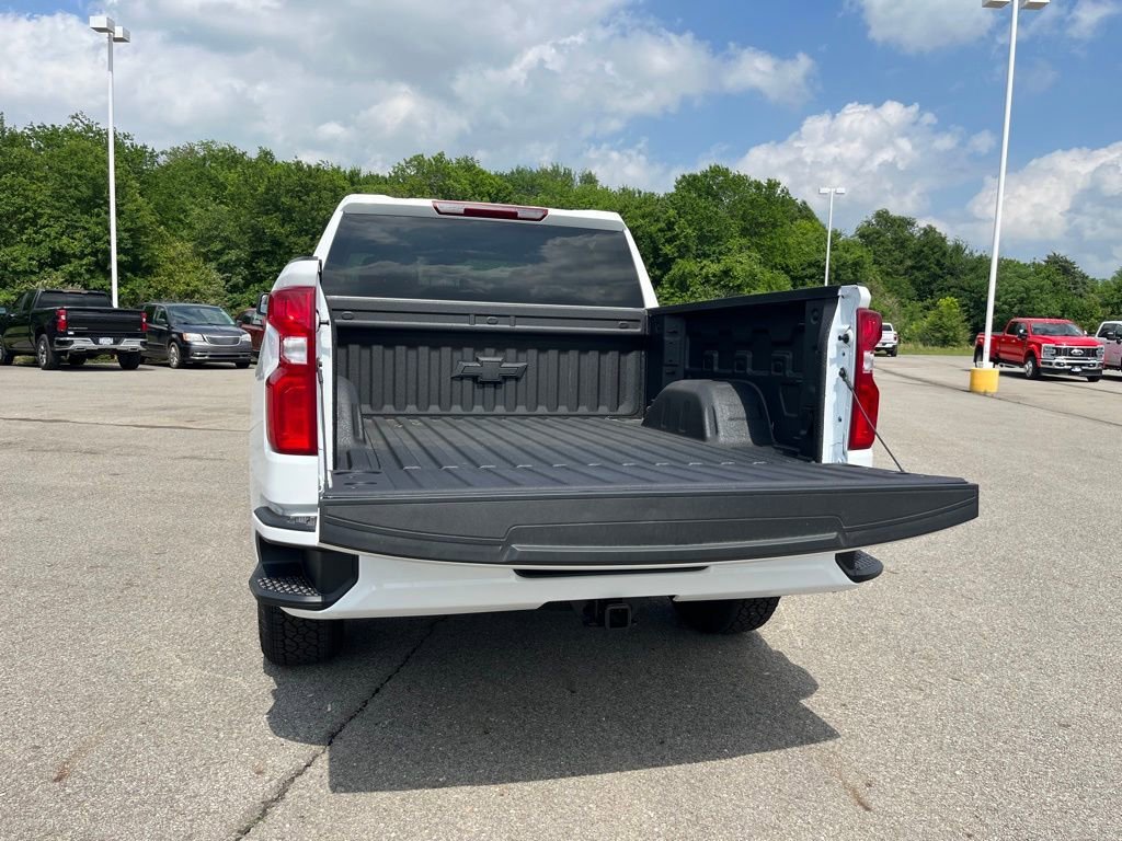 New 2026 Summit White Chevrolet RST image 13
