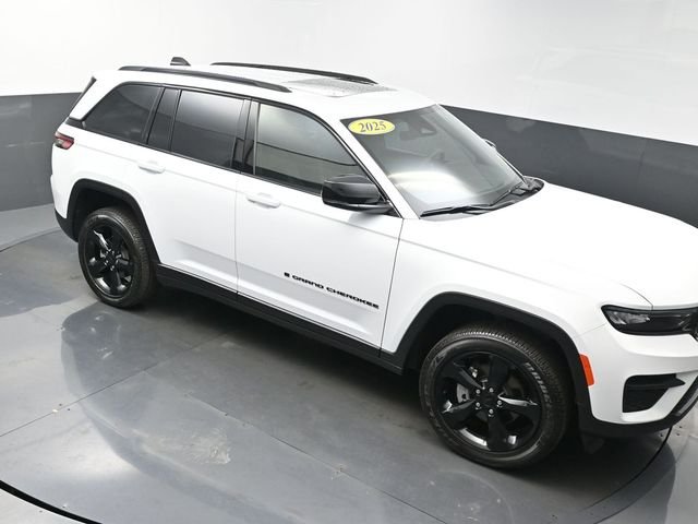 Used 2025 White Jeep Altitude X image 54
