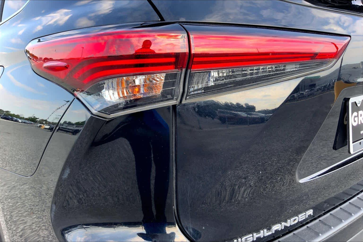 Used 2023 Midnight Black Metallic Toyota Hybrid XLE image 28