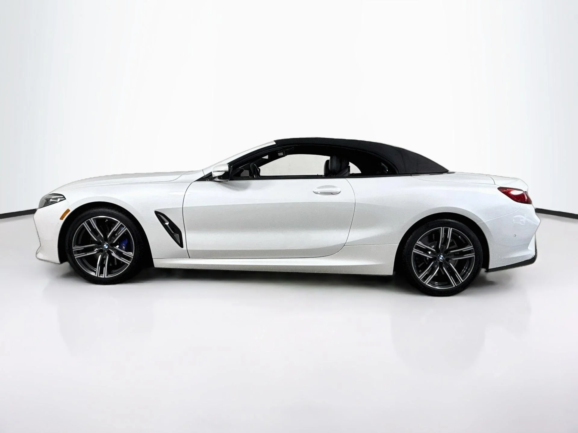 Used 2025 Mineral White Metallic BMW 840i image 4