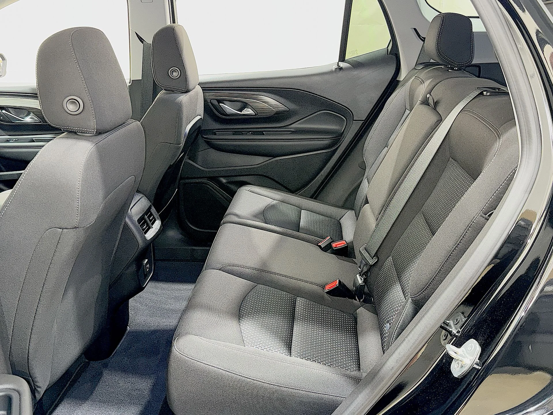 Used 2024 Ebony Twilight Metallic GMC SLE image 22