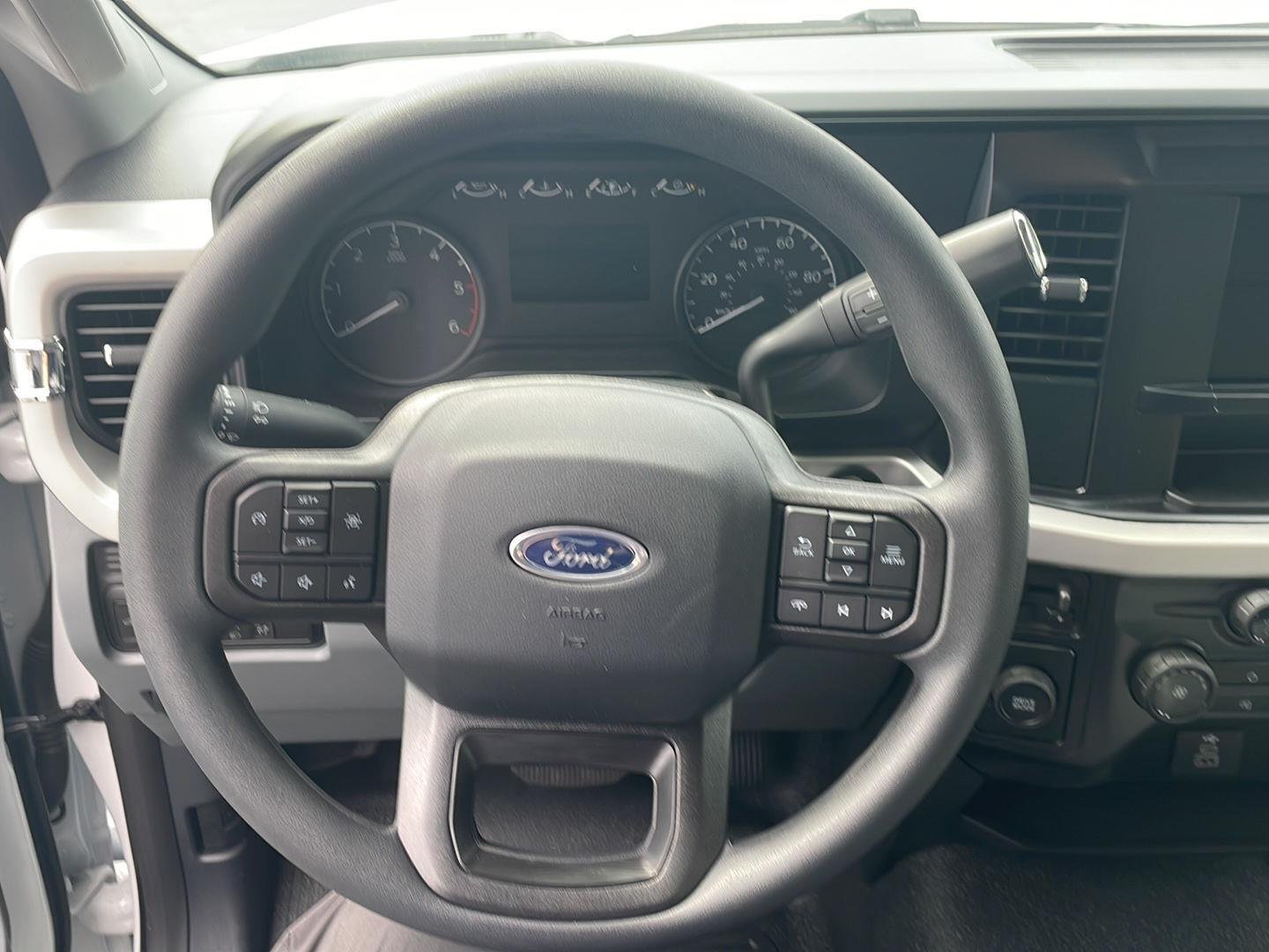 New 2025 Oxford White Ford F-350® XL image 34