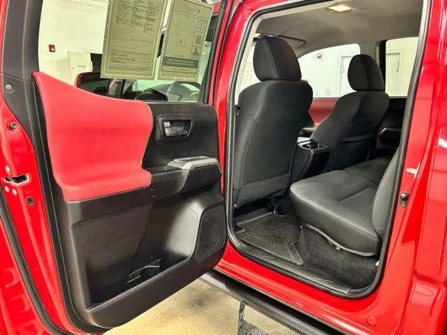 Used 2022 BARCELONA RED MET. Toyota  image 18