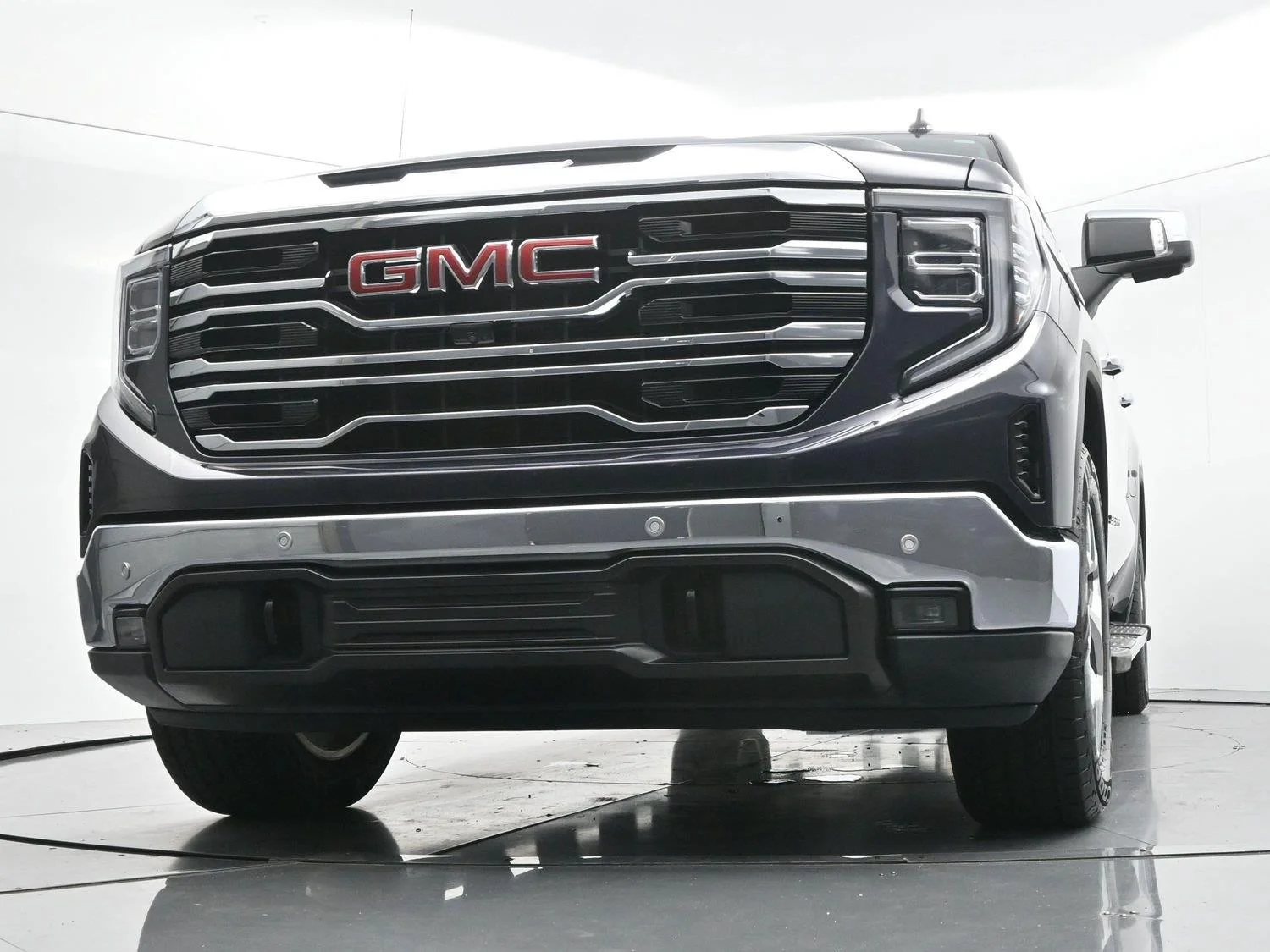 Used 2022 Titanium Rush Metallic GMC SLT image 50