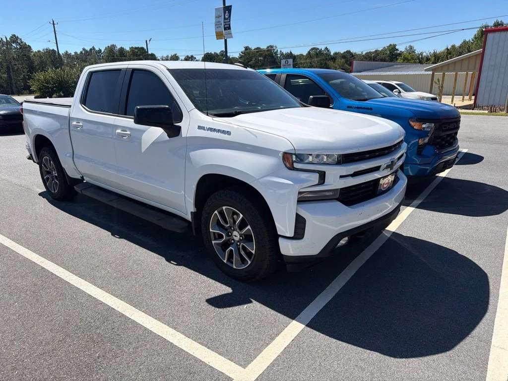 Used 2019 SUMMIT WHITE Chevrolet RST image 1
