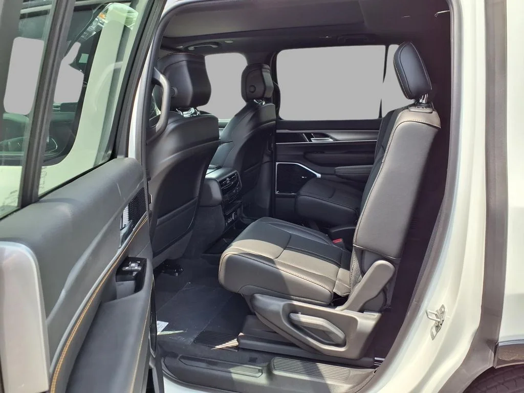 New 2026 Bright White Clear-Coat Exterior Paint Jeep 85th Anniversary Edition image 25
