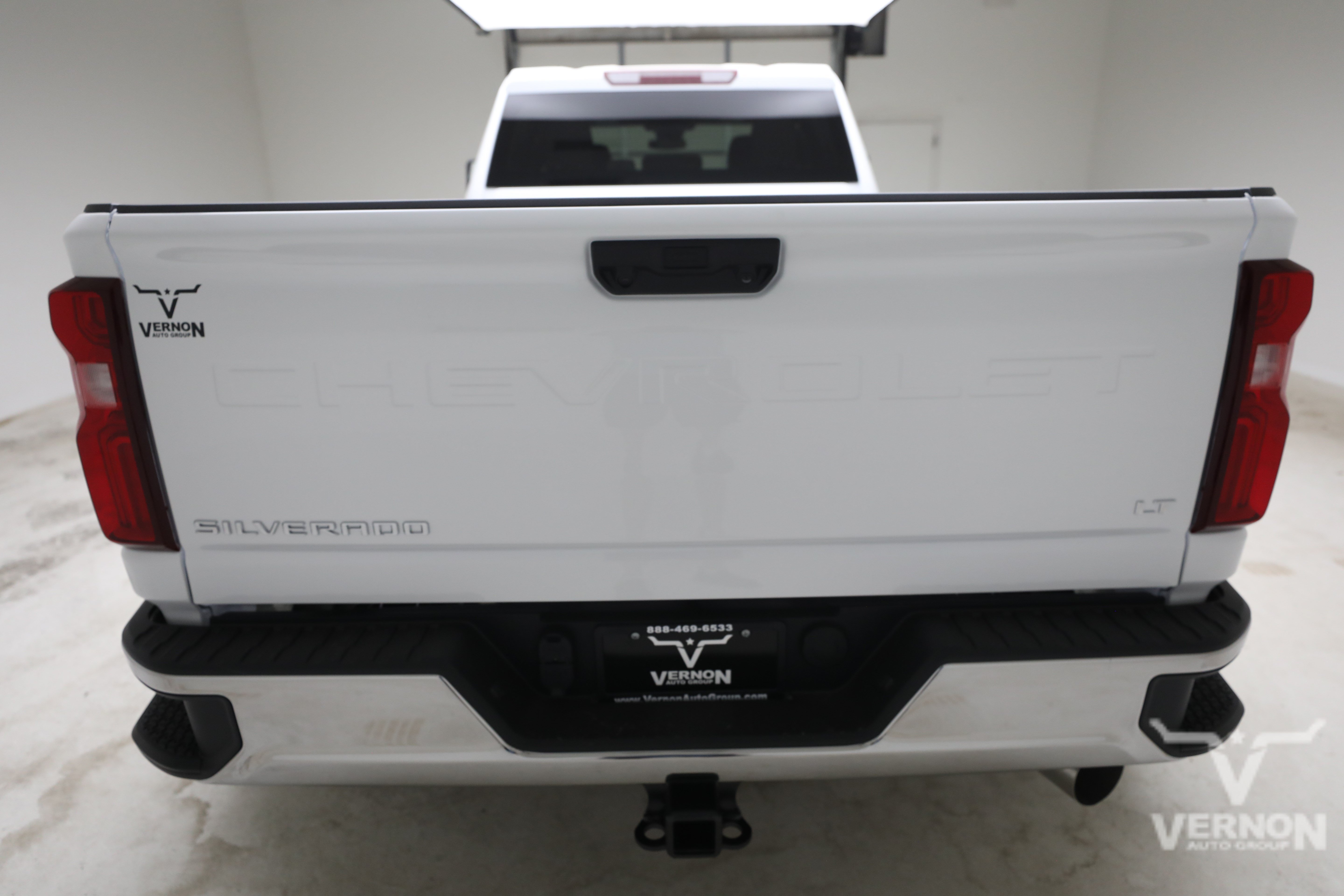 New 2026 Summit White Chevrolet N image 4