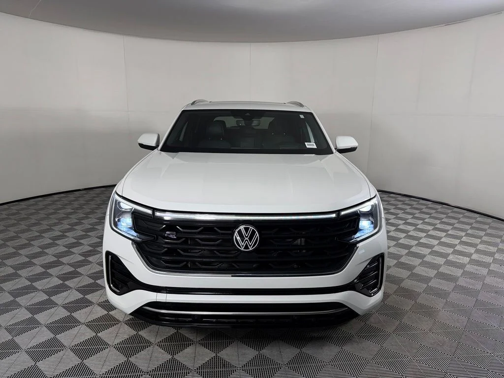 Used 2024 White Volkswagen 2.0T SEL R-Line image 3