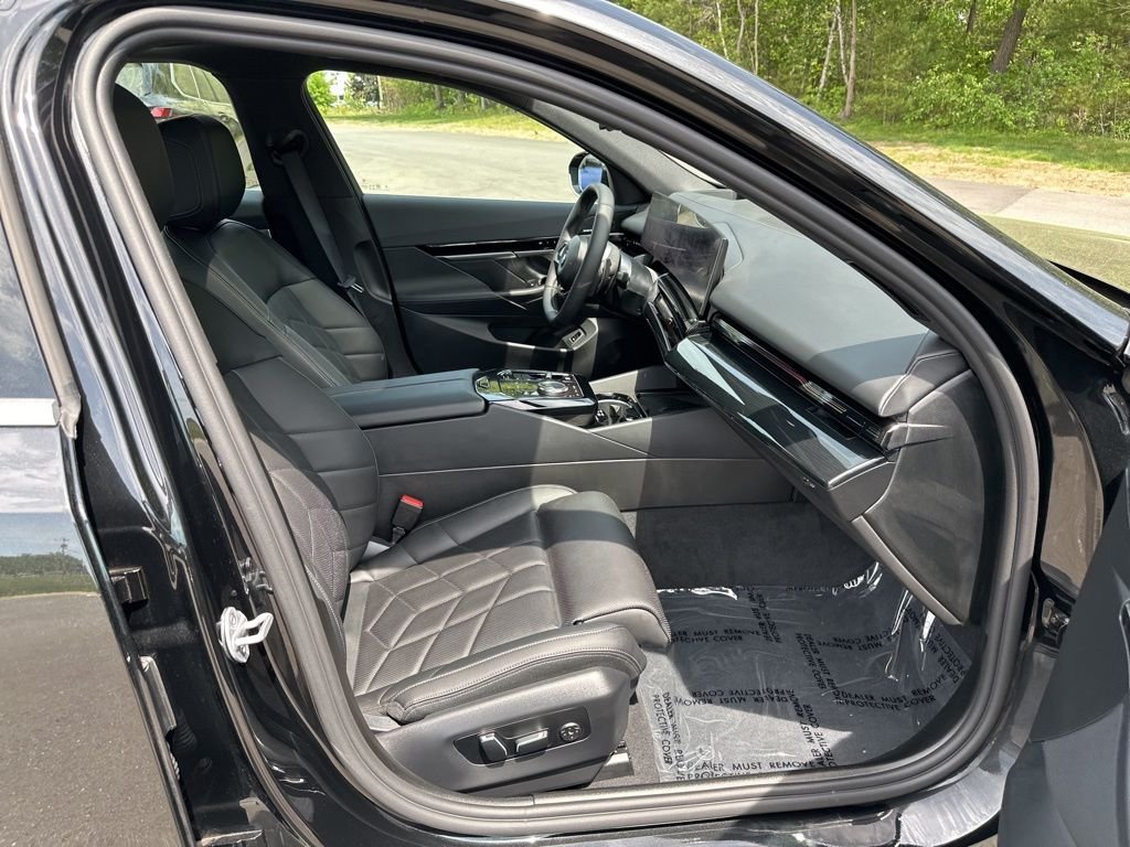 Used 2026 Black Sapphire Metallic BMW 530i xDrive image 21
