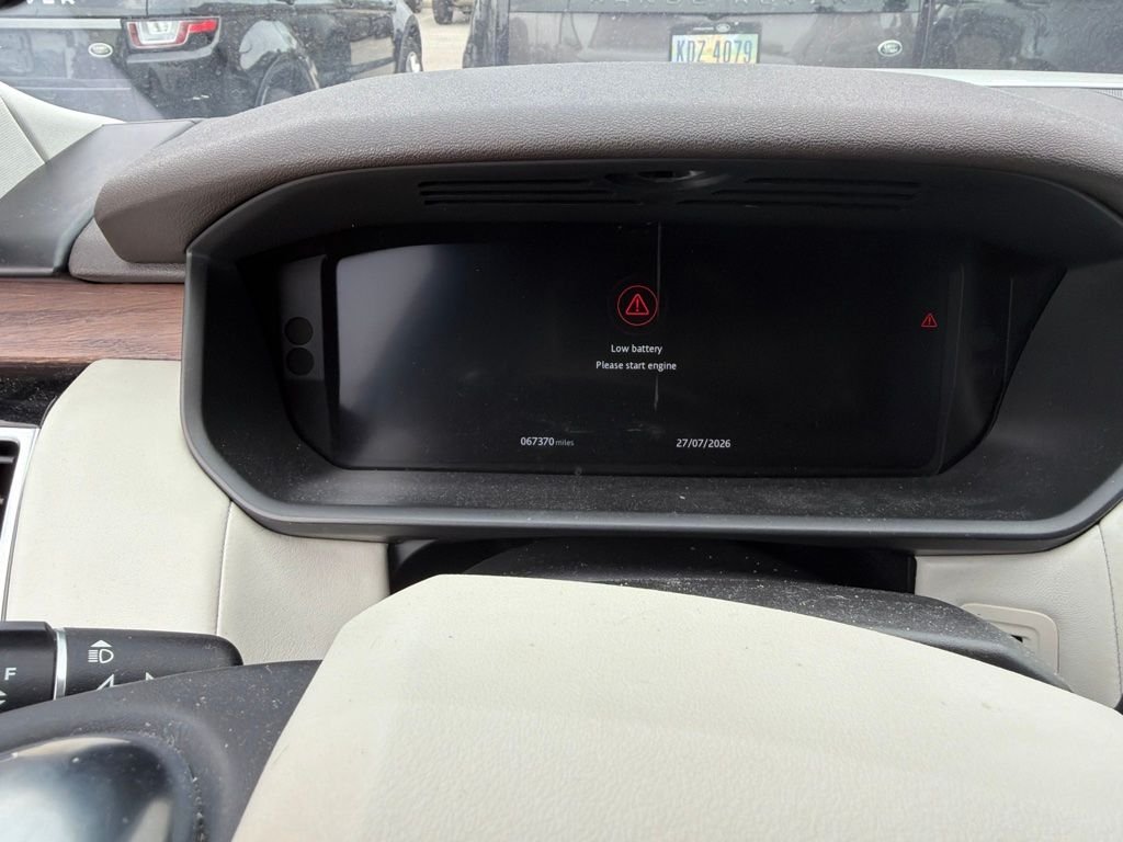 Used 2018 Fuji White Land Rover HSE Luxury image 16