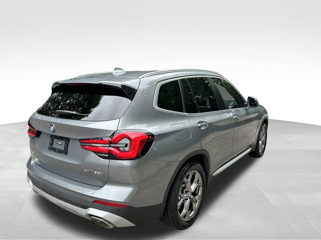 Used 2023 Gray BMW xDrive30i image 5